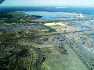 Syncrude Mildred Lake plant & tailings pond